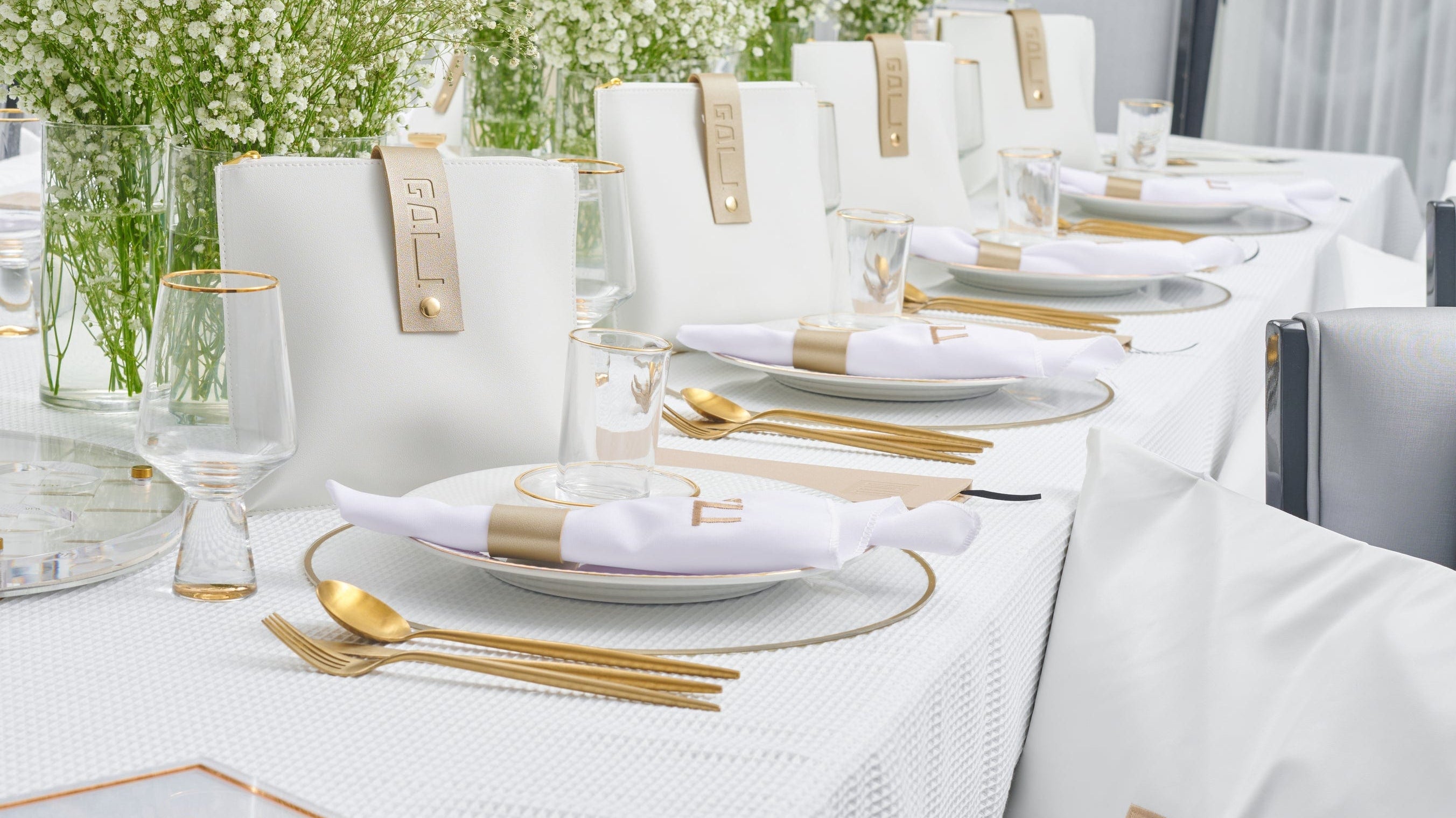 How to Set a Luxury Pesach Table: A Step-by-Step Guide