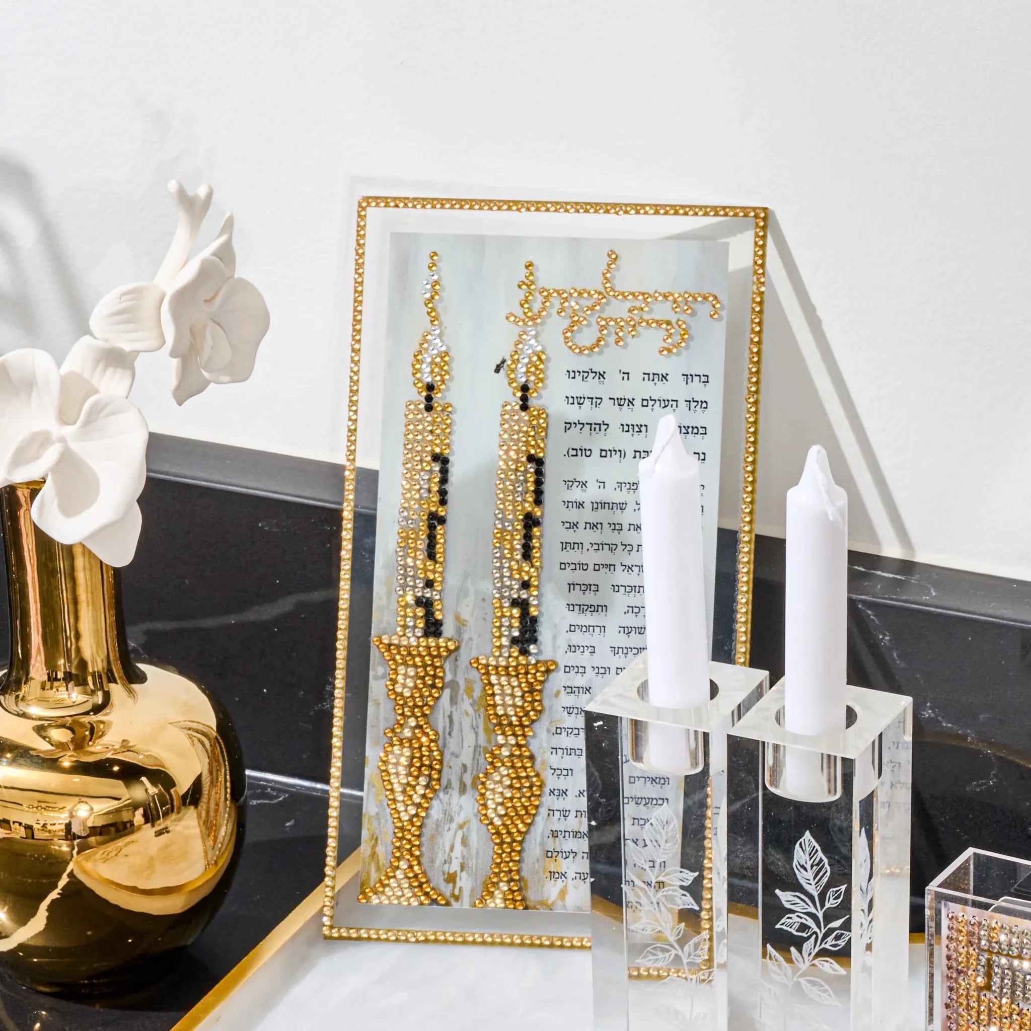Diamond Art Hadlokas Neiros card featuring two ornate gold candles with Hebrew text and decorative border design for craft projects.