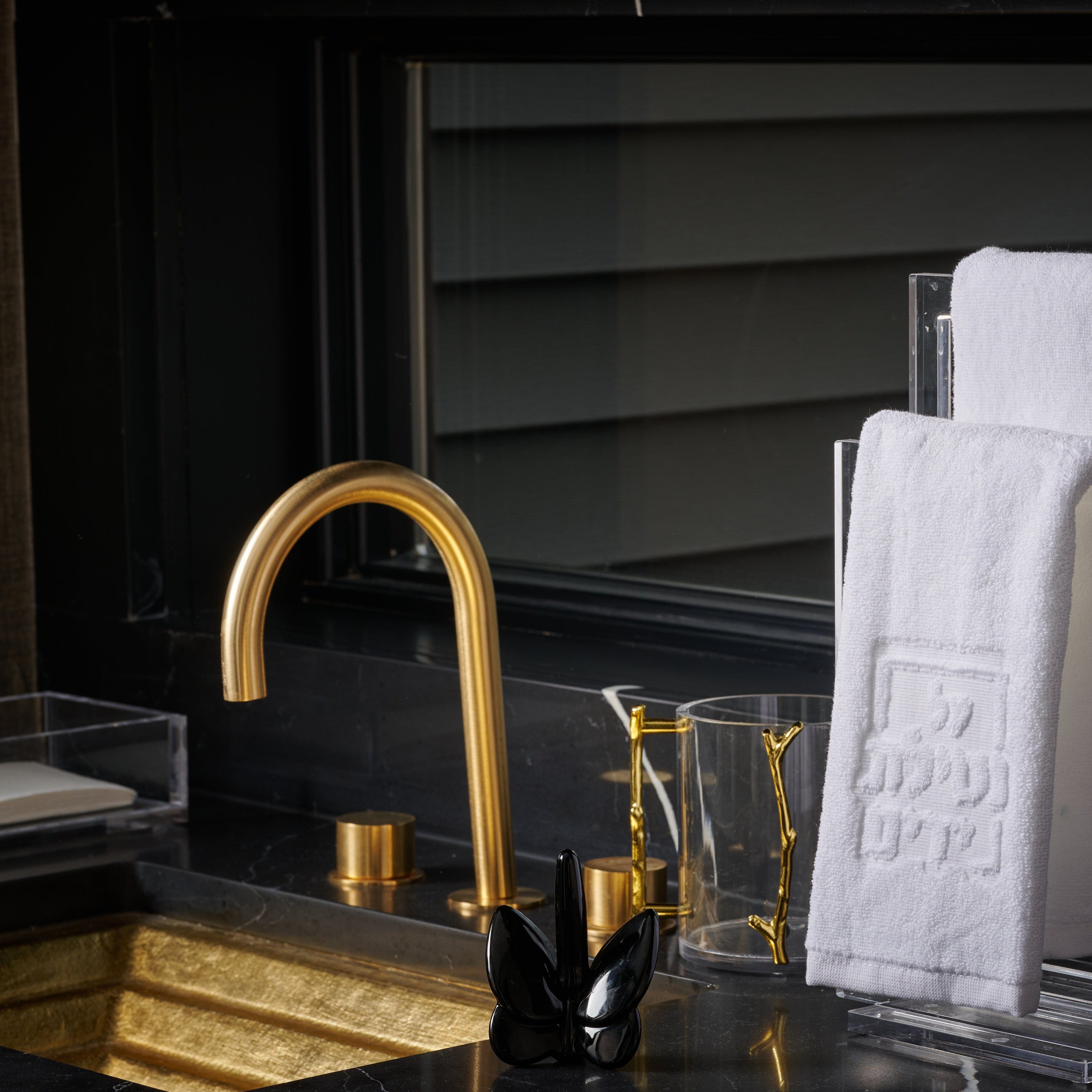 Mishloach Manos - Towel Stand - Waterdale Collection