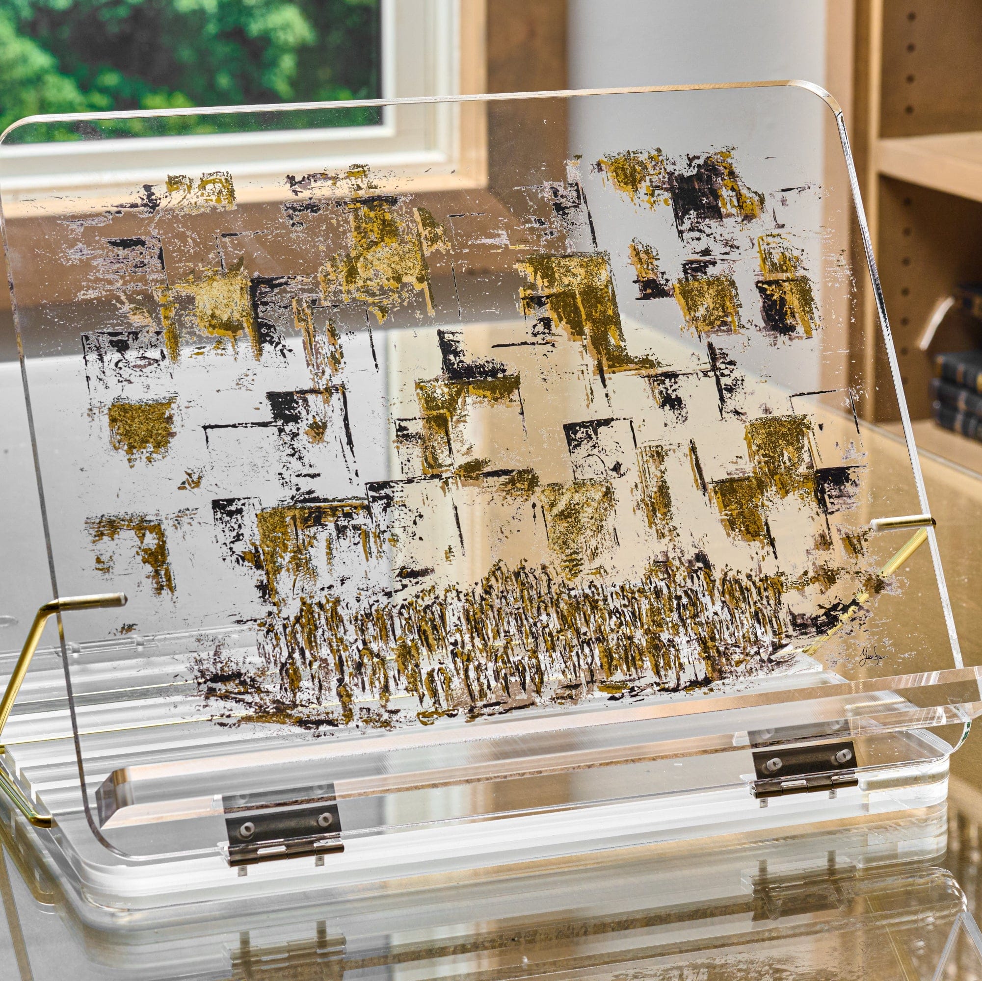 Painted by Yosefa Foldable Shtender on a desk.