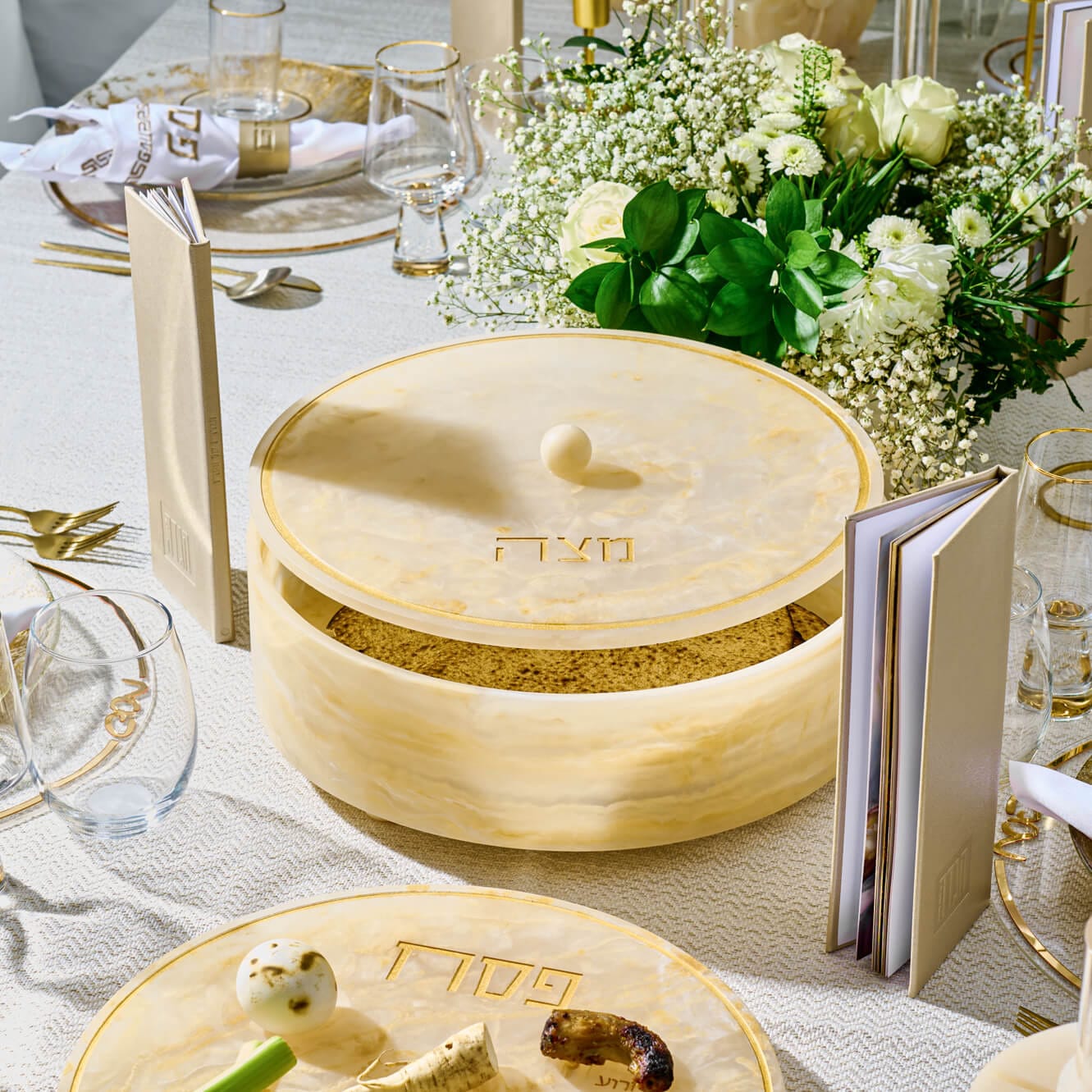 Resin Matzah Box with marble-look finish and silver Hebrew 'Matzah' lettering, elegant Judaica tableware.