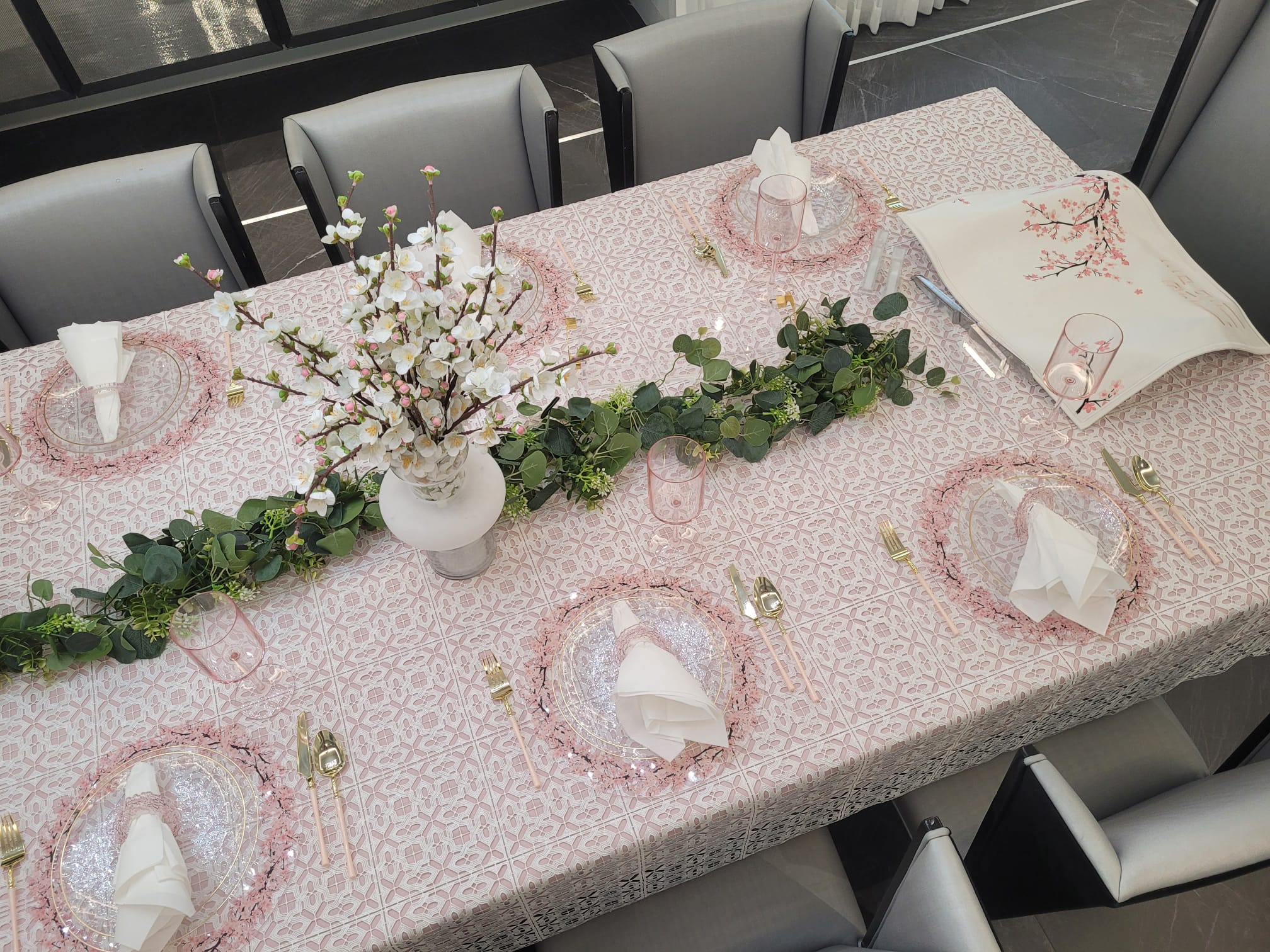 Hacks to make your tablescape beautiful but functional