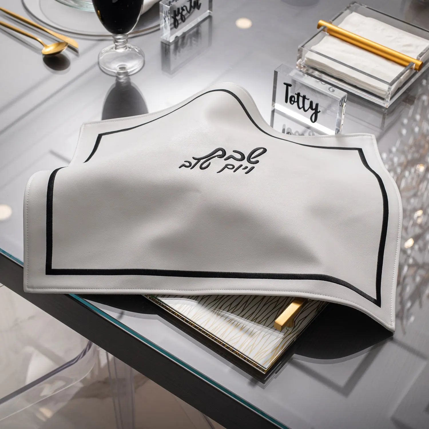 Hotel Style Challah Cover (Black) - Waterdale Collection