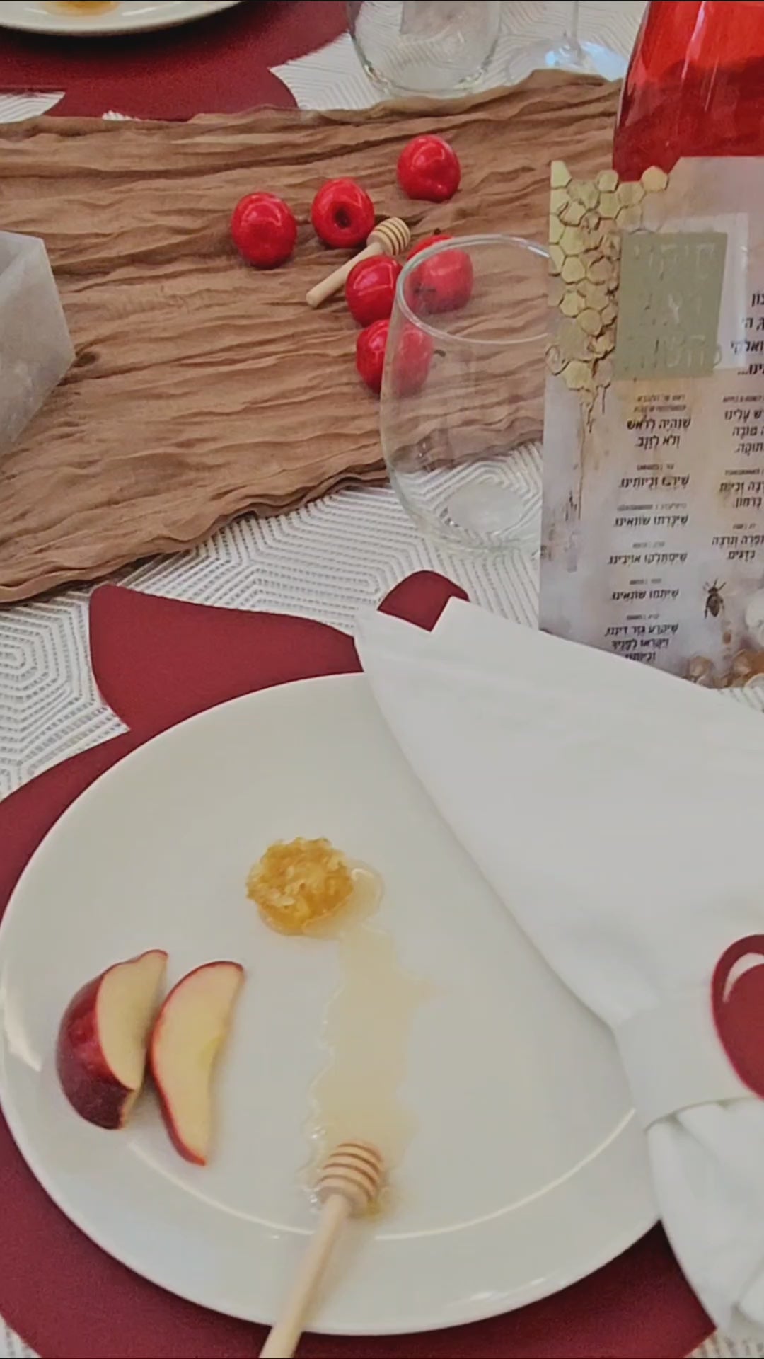 Honeycomb Simanim Card, tray, and tabletop in the video