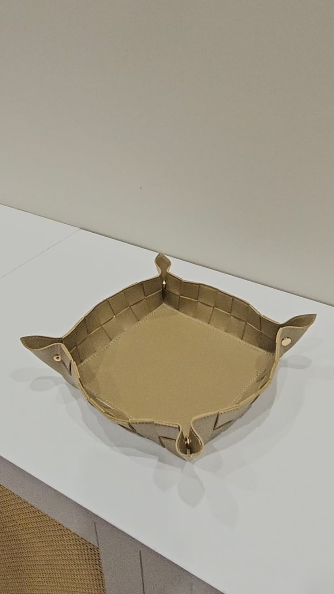 Woven Napkin Holder Video demo