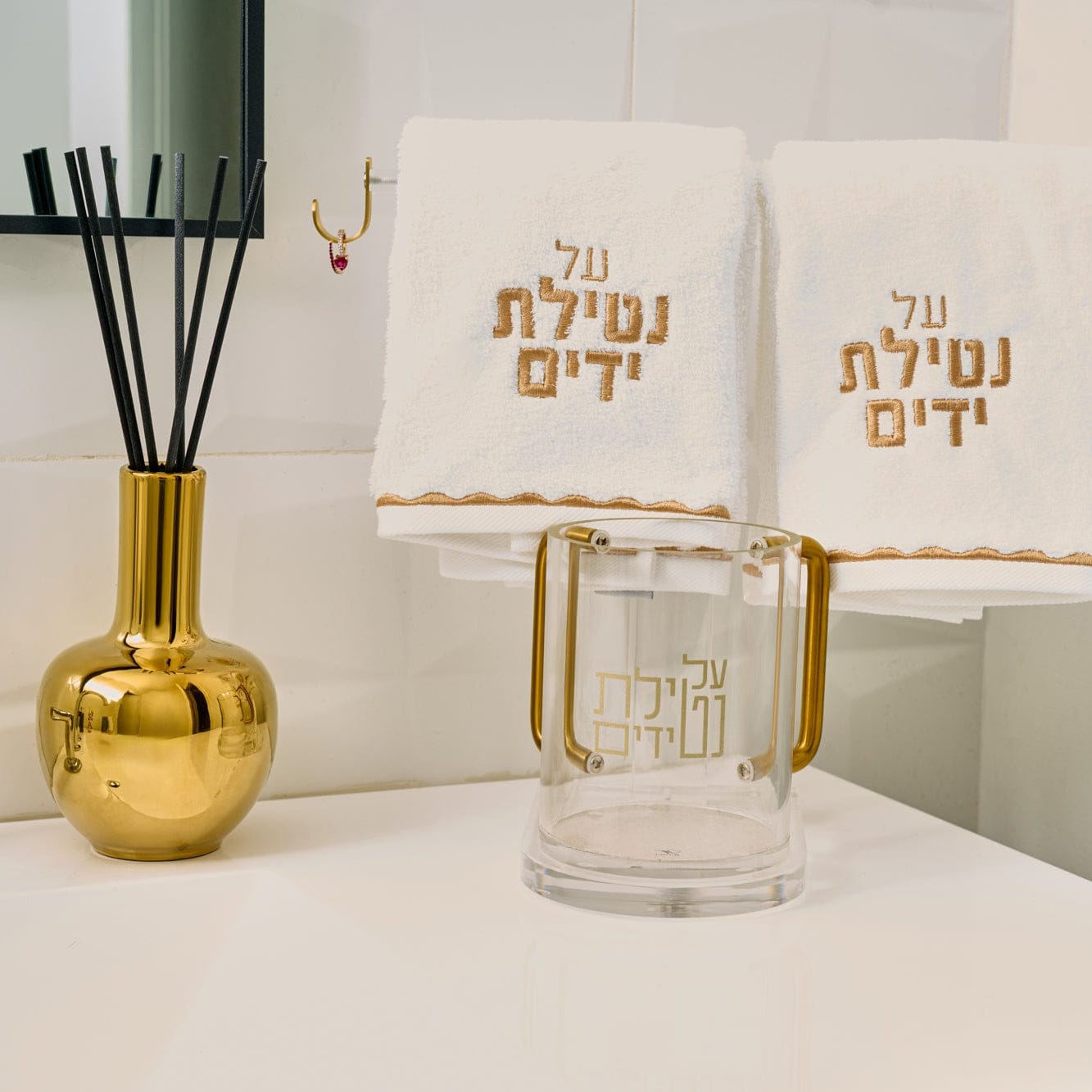 Sophisticated Aura flower diffuser by Waterdale Collection, luxury hostess or bridal shower gift featuring a sculptural glass vase and long-lasting floral fragrance delivery.