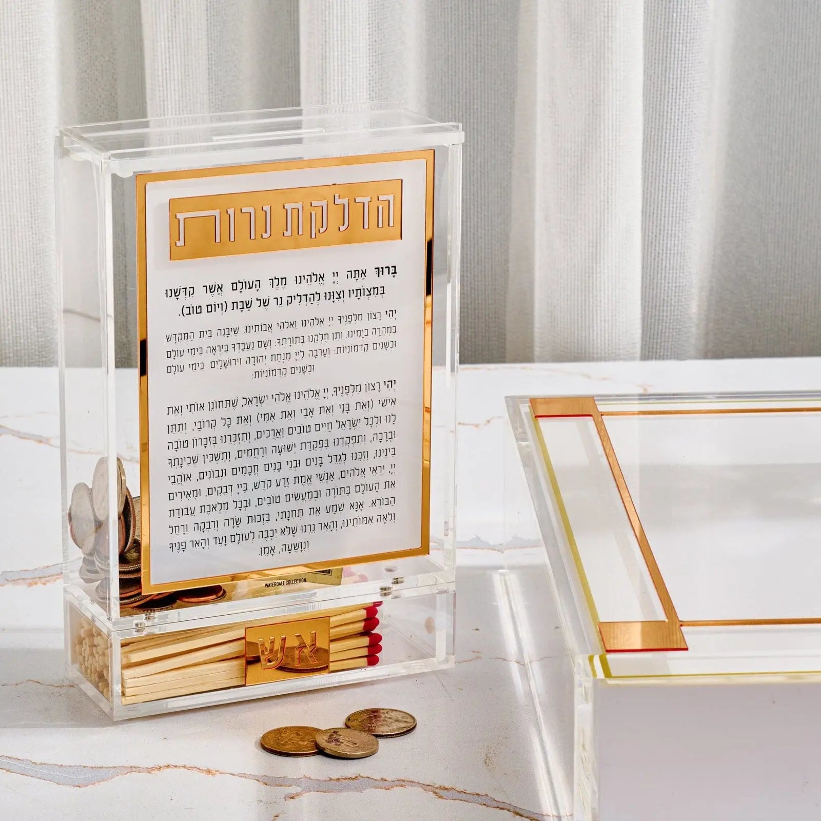 Classic 2.0 Hadlokas Neiros Match Tzedakah Box | Luxury Lucite Station