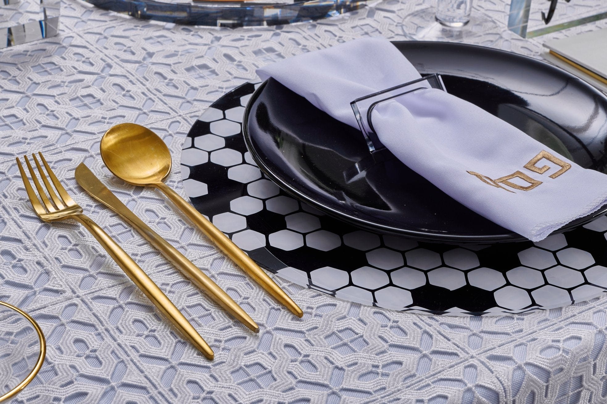 Onyx Pesach 2024 Tablescape - Waterdale Collection