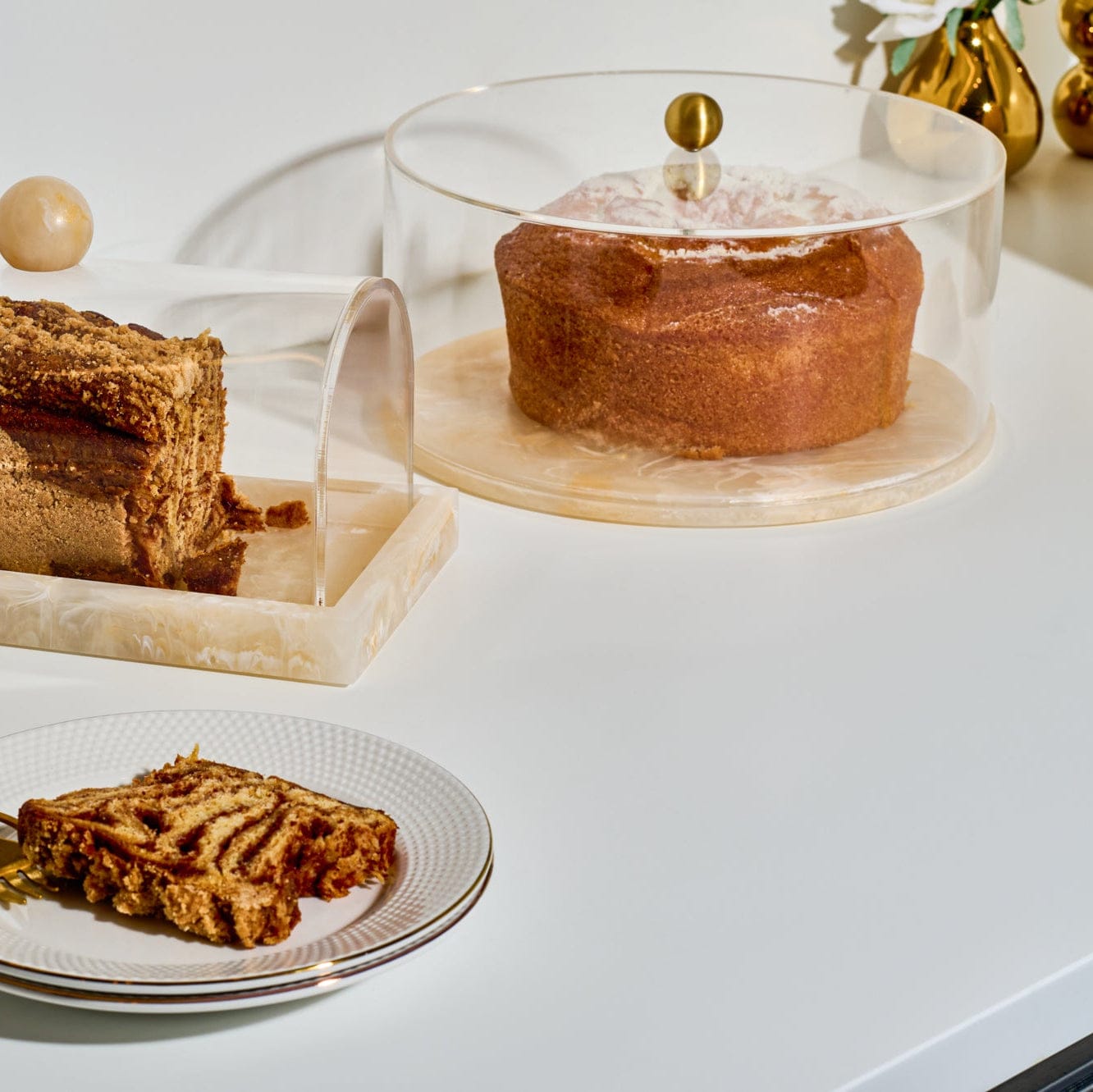 Round Resin Cake Dome featuring a clear acrylic cover with a sleek gold knob and a coordinating marbled cream resin base, designed to elegantly display and protect cakes and pastries for Shabbos, Yom Tov.